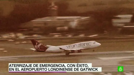 Avión de Virgin Atlantic aterrizando Avión de Virgin Atlantic aterrizando