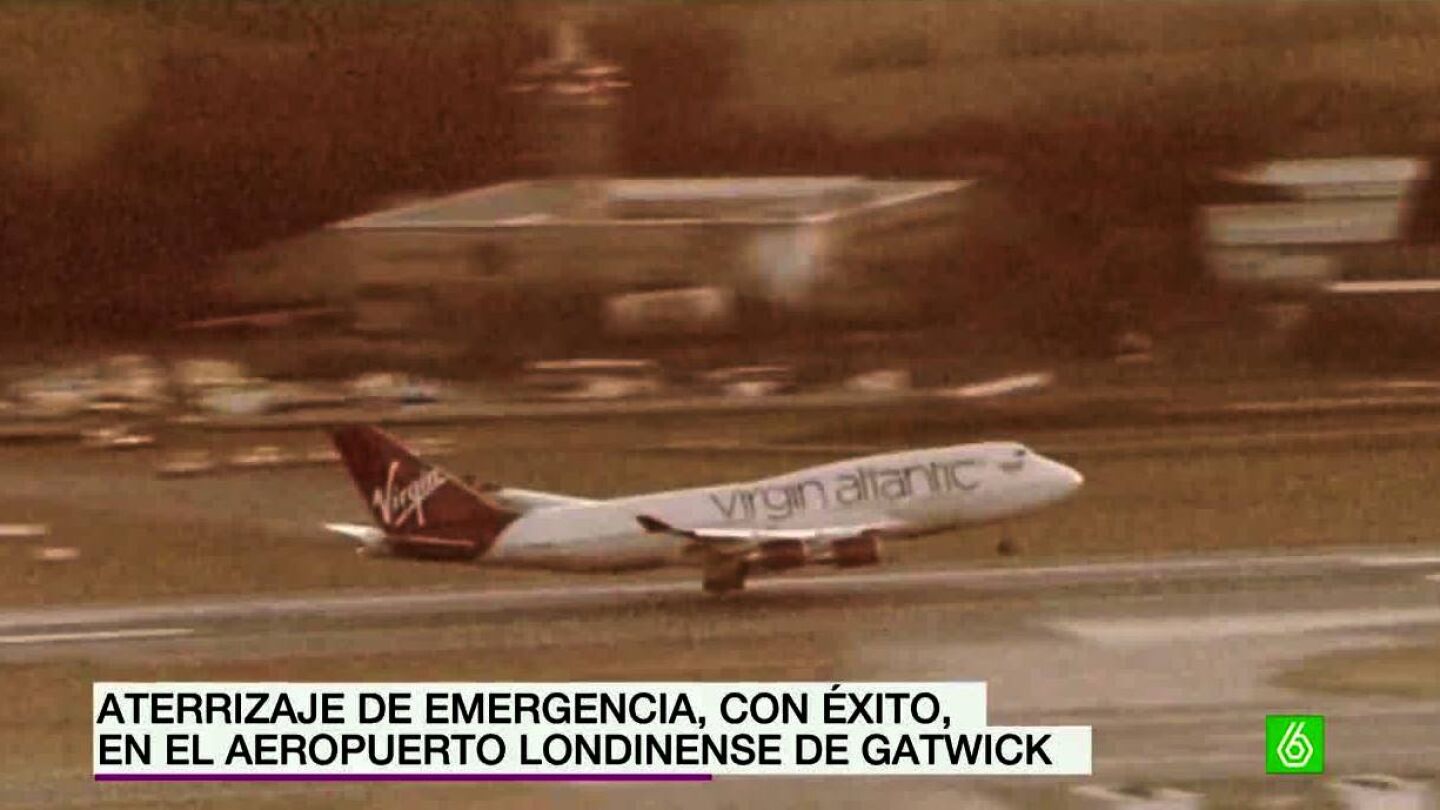 Avi&oacute;n de Virgin Atlantic aterrizando