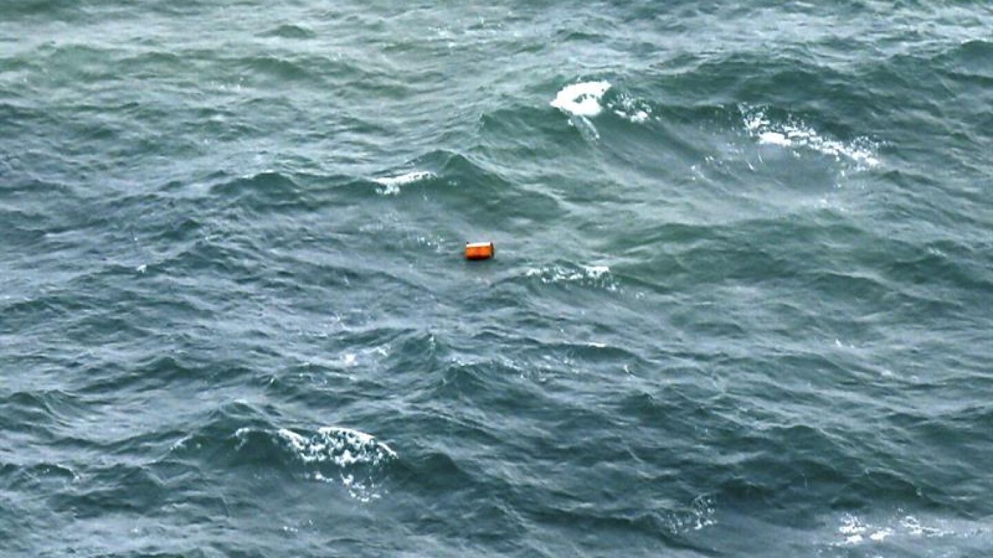 Restos de un objeto en el mar de Java