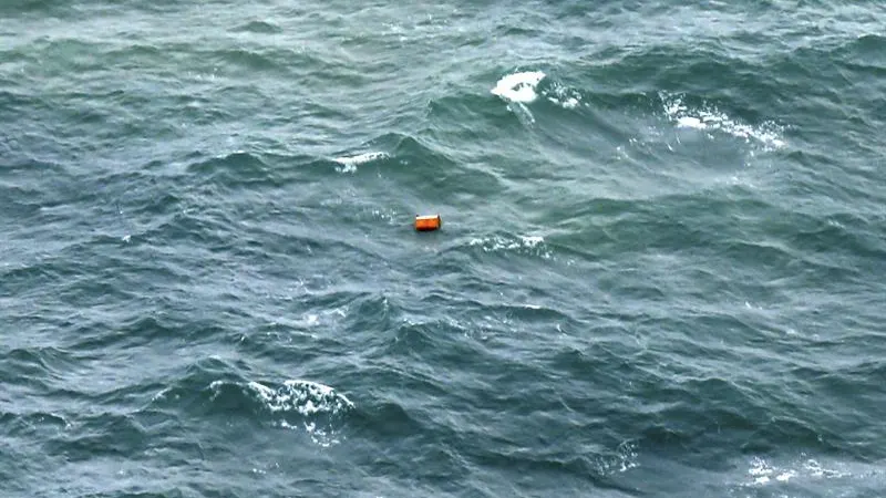 Restos de un objeto en el mar de Java