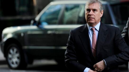 El pr&iacute;ncipe Andr&eacute;s prepara su defensa contra las acusaciones de mantener relaciones sexuales con una menor