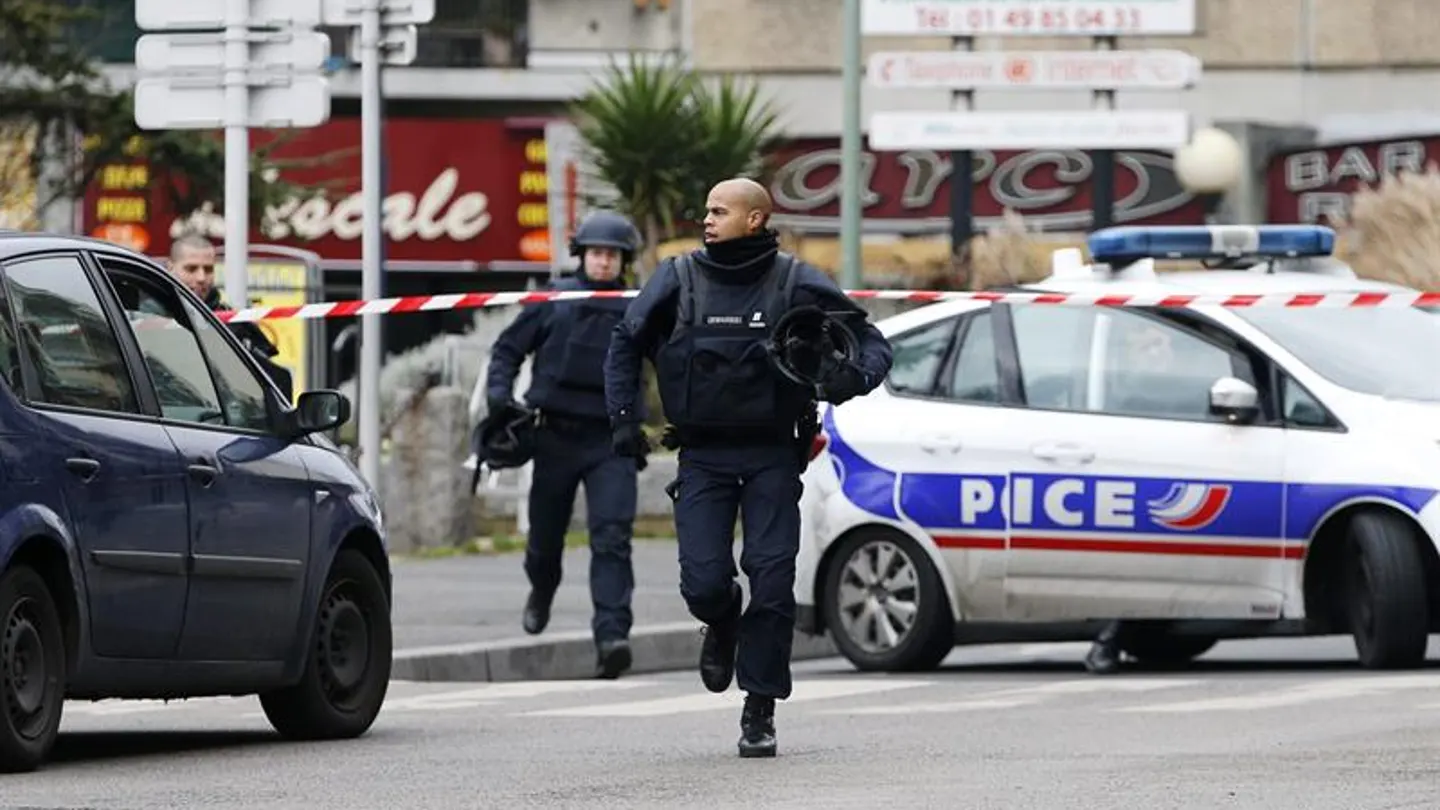 Agentes de Policía en las inmediaciones del segundo tiroteo Agentes de Policía en las inmediaciones del segundo tiroteo