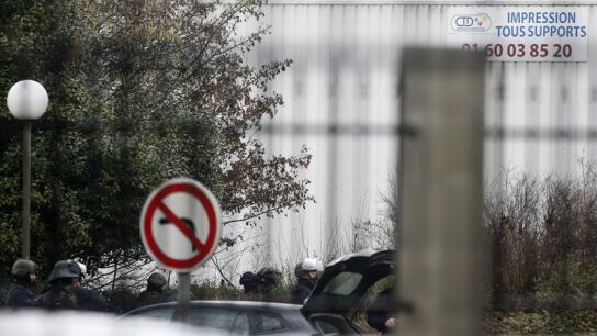 Imagen de la imprenta d&oacute;nde se encuentran los hermanos Kouachi atrincherados