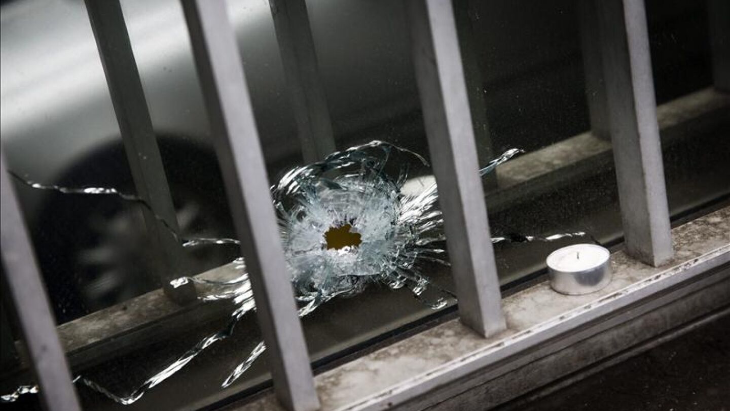 Impacto de una bala en un cristal