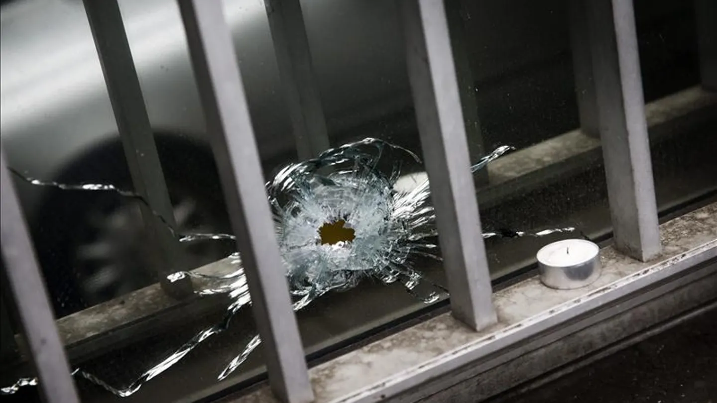 Impacto de una bala en un cristal Impacto de una bala en un cristal