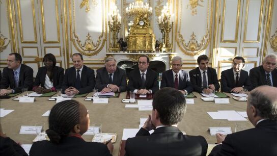 Hollande reunido con una reuni&oacute;n de emergencia