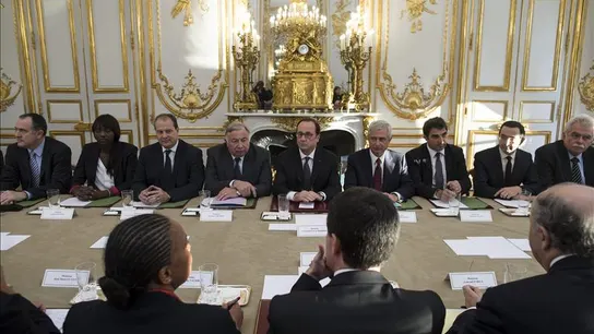 Hollande reunido con una reunión de emergencia Hollande reunido con una reunión de emergencia