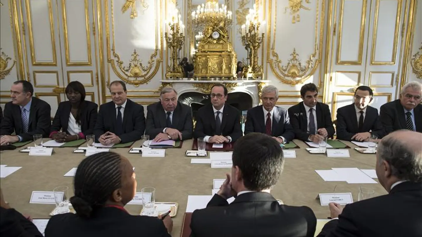 Hollande reunido con una reunión de emergencia Hollande reunido con una reunión de emergencia