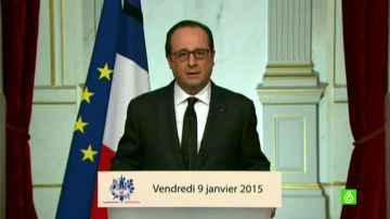 François Hollande se dirige a los medios