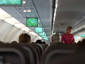 En un avión es mejor dejar volar las flatulencias En un avión es mejor dejar volar las flatulencias