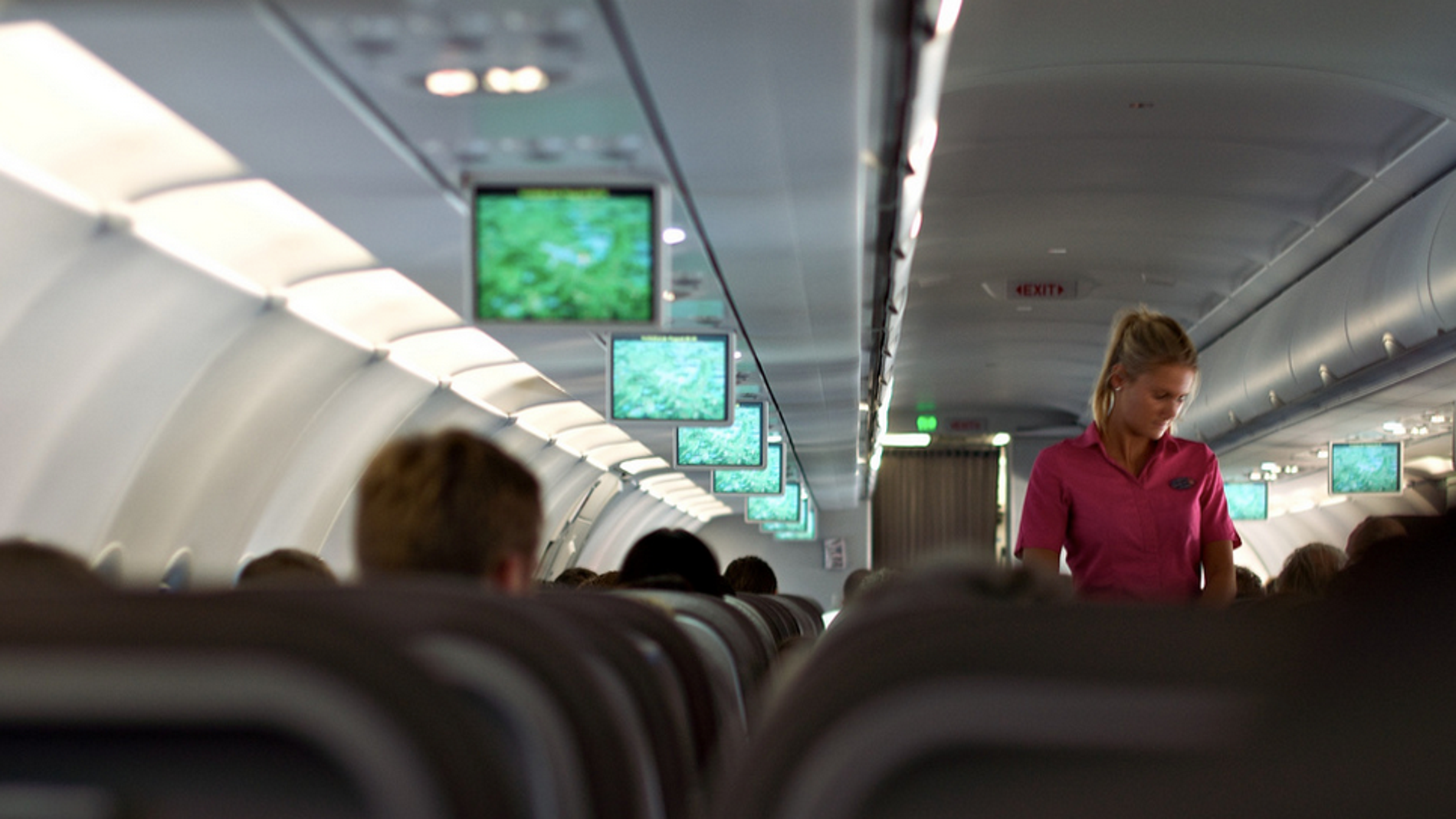 En un avión es mejor dejar volar las flatulencias