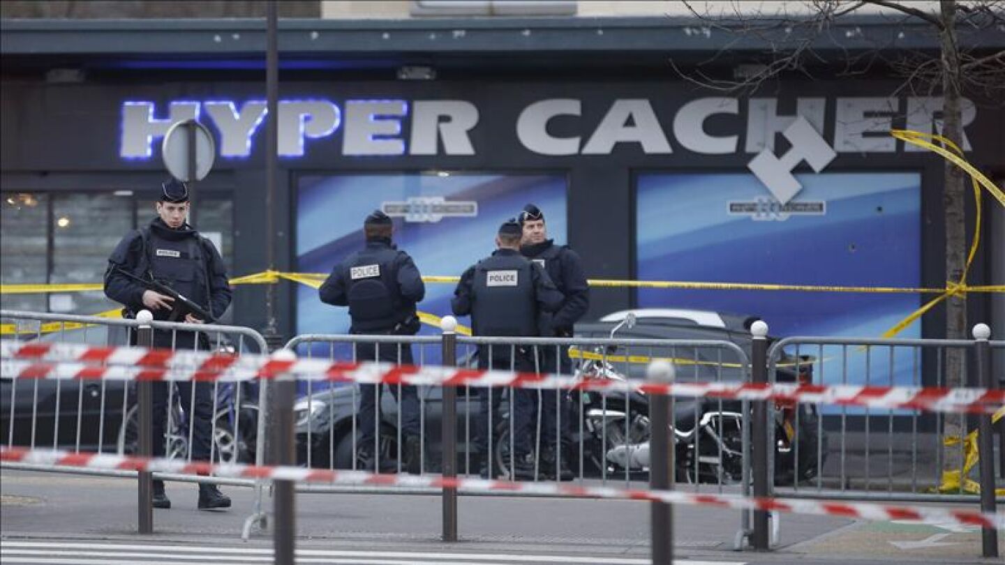 Los cuatro rehenes del supermecado murieron antes del asalto policial