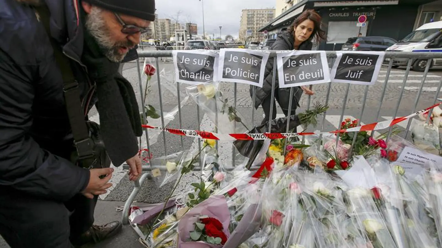 París homenajea a las víctimas de los atentados París homenajea a las víctimas de los atentados