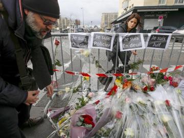 París homenajea a las víctimas de los atentados París homenajea a las víctimas de los atentados