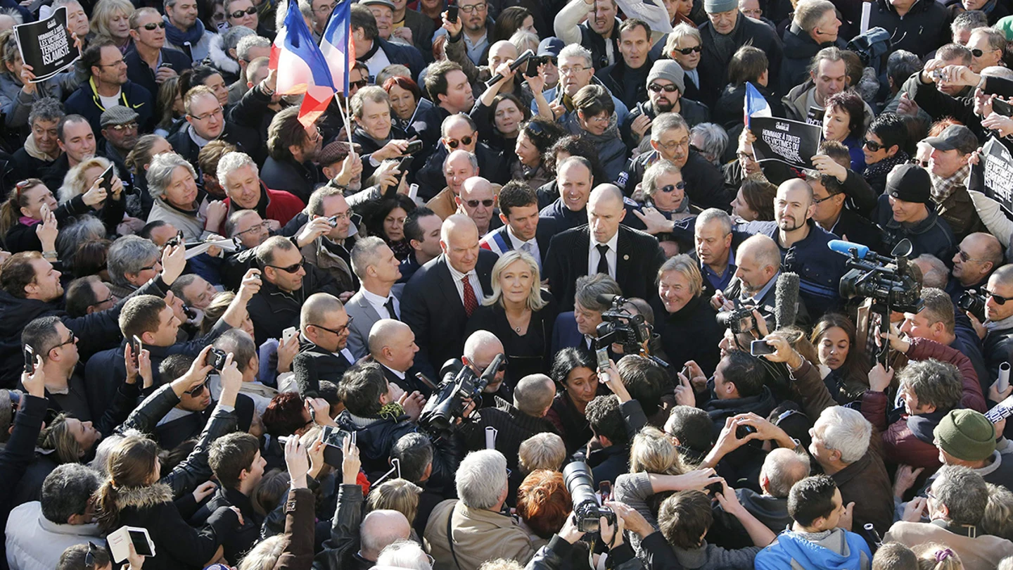Le Pen se manifiesta a 700 kilómetros de París y pide que se reabra el debate sobre la pena de muerte Le Pen se manifiesta a 700 kilómetros de París y pide que se reabra el debate sobre la pena de muerte