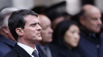El primer ministro galo, Manuel Valls, en el homenaje a policías asesinados