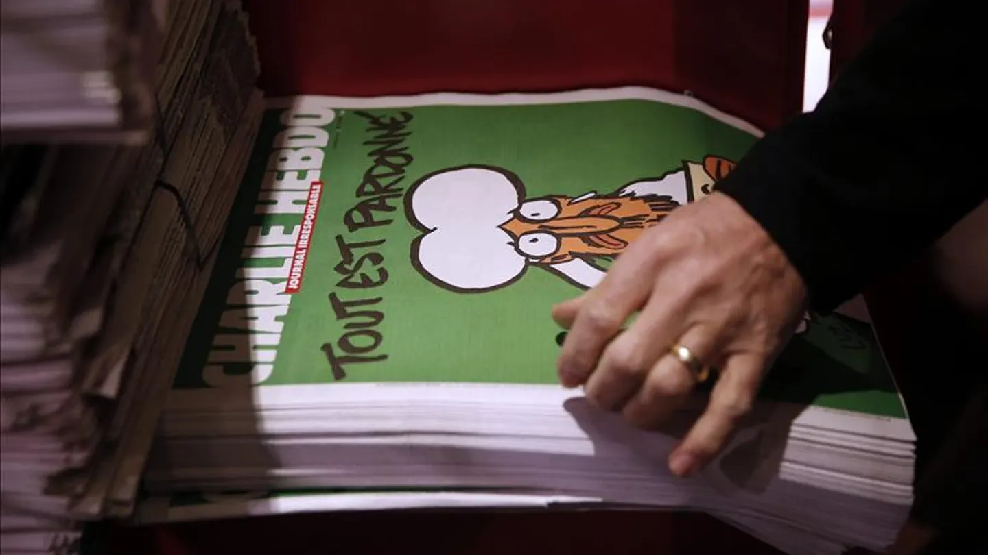 La nueva edición del semanario satírico Charlie Hebdo, puesto a la venta La nueva edición del semanario satírico Charlie Hebdo, puesto a la venta