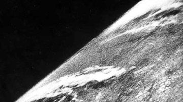Primera fotografía de la Tierra desde el Espacio
