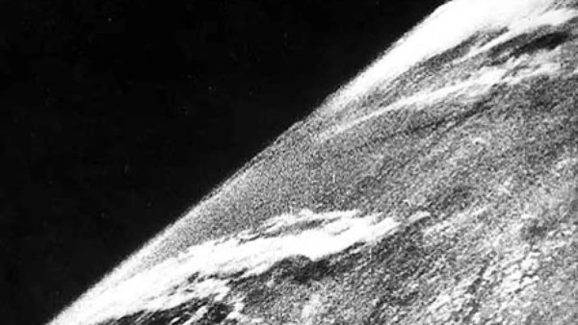 Primera fotografía de la Tierra desde el Espacio