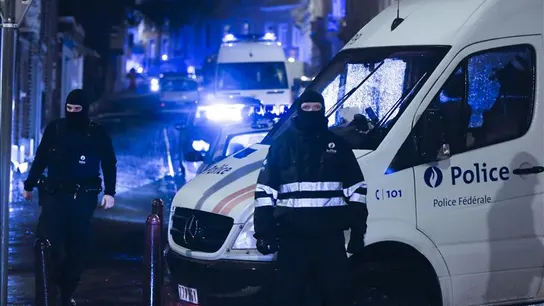 Varios antidisturbios vigilan los accesos cerrados en la ciudad de Verviers Varios antidisturbios vigilan los accesos cerrados en la ciudad de Verviers