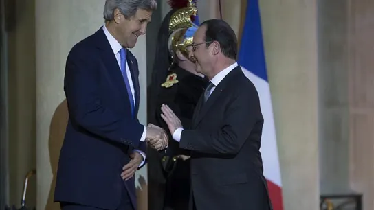 Kerry es recibido por Hollande para hablar de los atentados en Francia Kerry es recibido por Hollande para hablar de los atentados en Francia