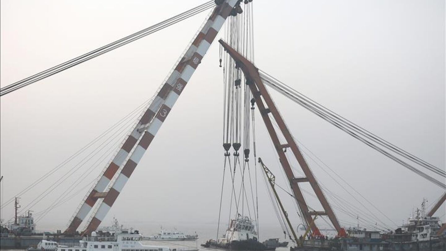 Hundimiento de un barco en el curso bajo del r&iacute;o Yangts&eacute; 