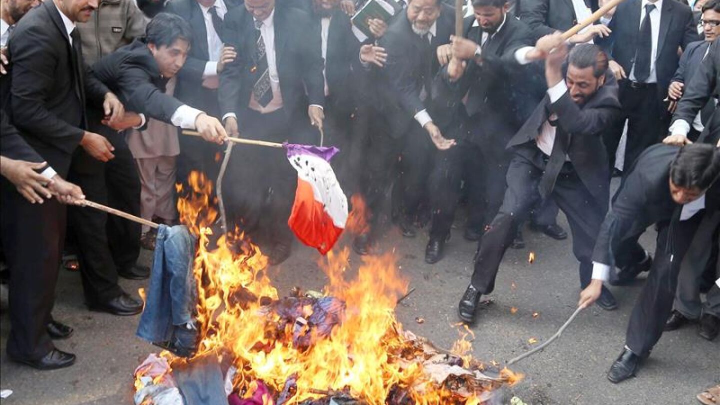 No s&oacute;lo en N&iacute;ger, en otros pa&iacute;ses, como Pakist&aacute;n, se han quemado banderas francesas en protesta por las caricaturas de Mahoma