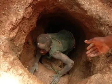 Un minero en una explotación del Congo Un minero en una explotación del Congo