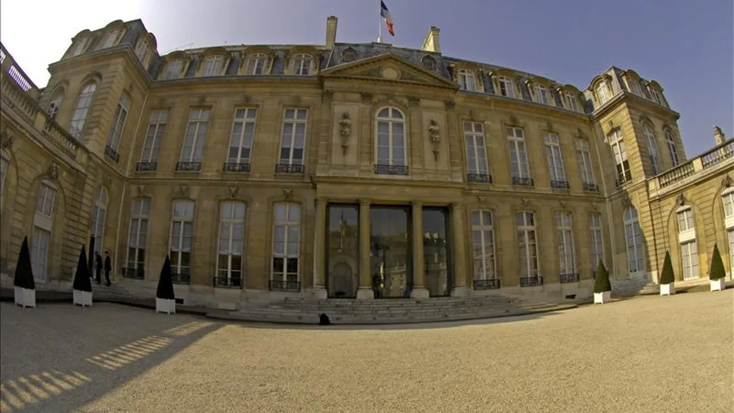 Un dron sobrevoló el Elíseo en París y se alejó cuando fue detectado Un dron sobrevoló el Elíseo en París y se alejó cuando fue detectado