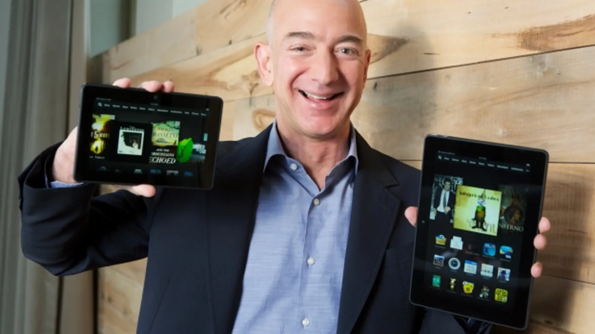 Jeff Bezos enseña las nuevas tabletas de Amazon 