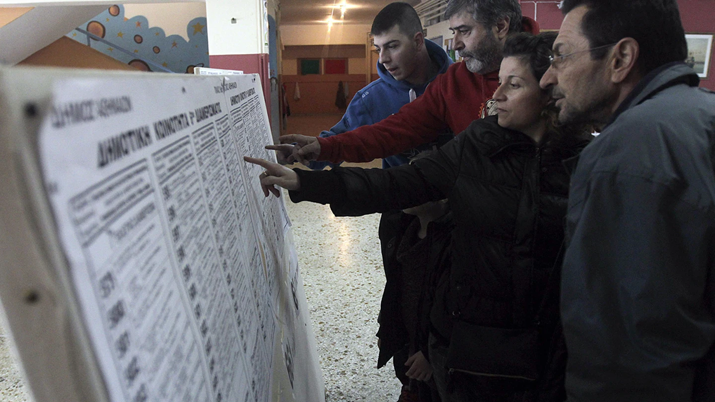 Cierran los colegios en la decisiva jornada electoral de Grecia Cierran los colegios en la decisiva jornada electoral de Grecia