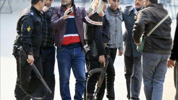 Hermanos Musulmanes enfrentándose con la policía