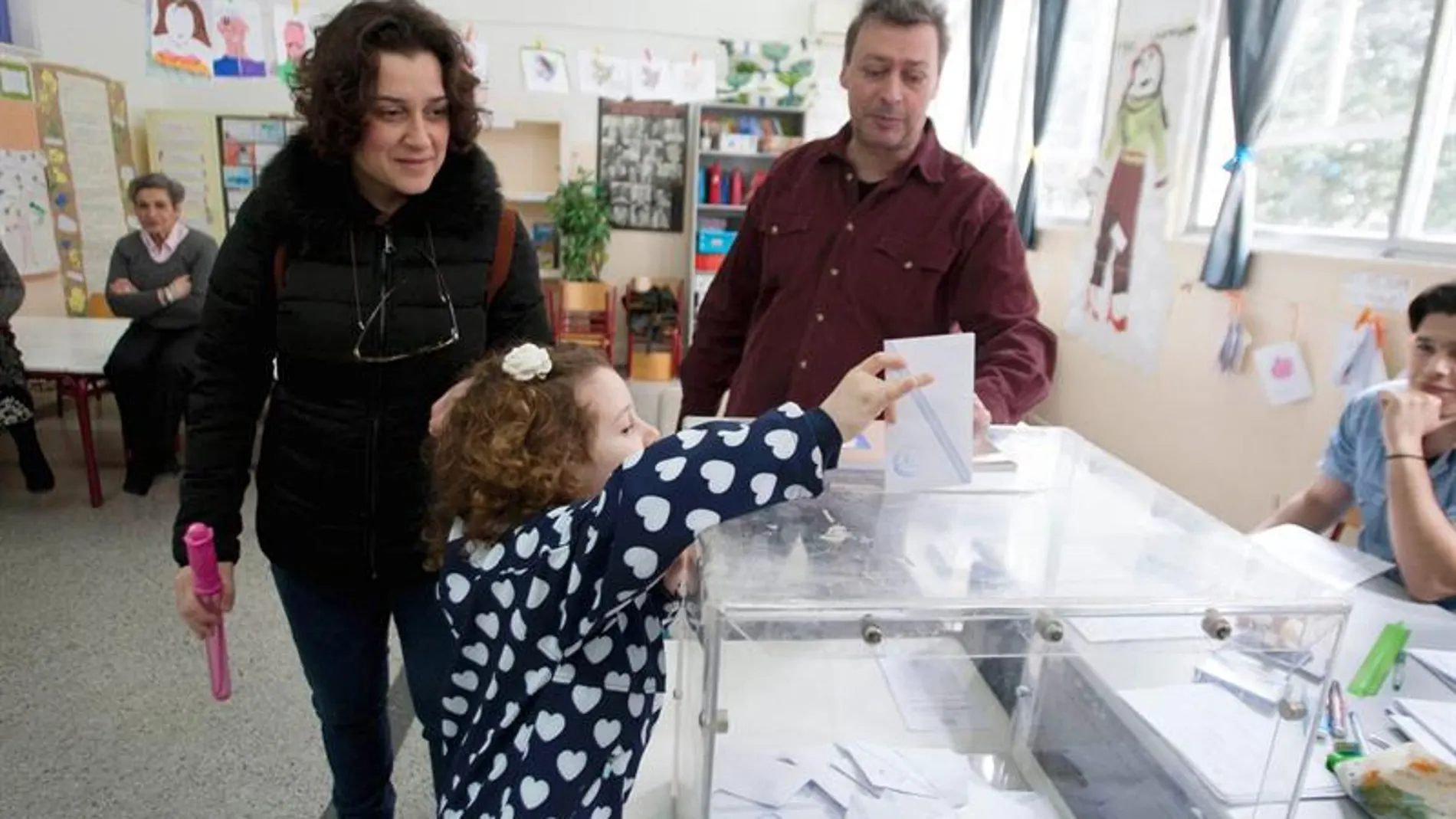 Hasta un 18% de votantes indecisos decidirán el futuro de Grecia