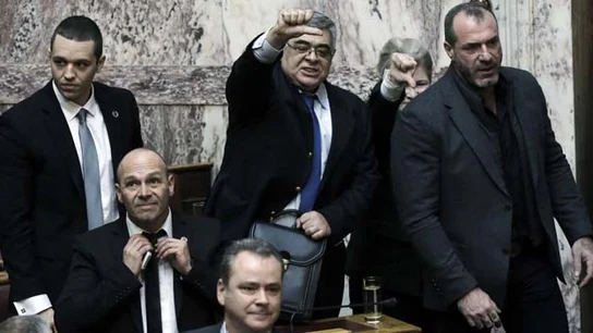 El líder neonazi griego celebra el tercer puesto para su partido El líder neonazi griego celebra el tercer puesto para su partido