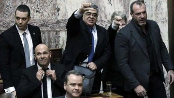 El líder neonazi griego celebra el tercer puesto para su partido