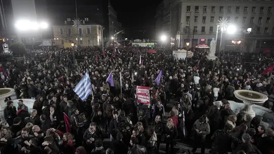 Simpatizantes de Syriza celebran la victoria electoral Simpatizantes de Syriza celebran la victoria electoral