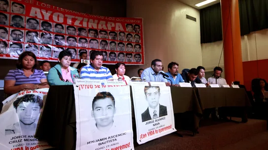 Familiares estudiantes asesinados Familiares estudiantes asesinados