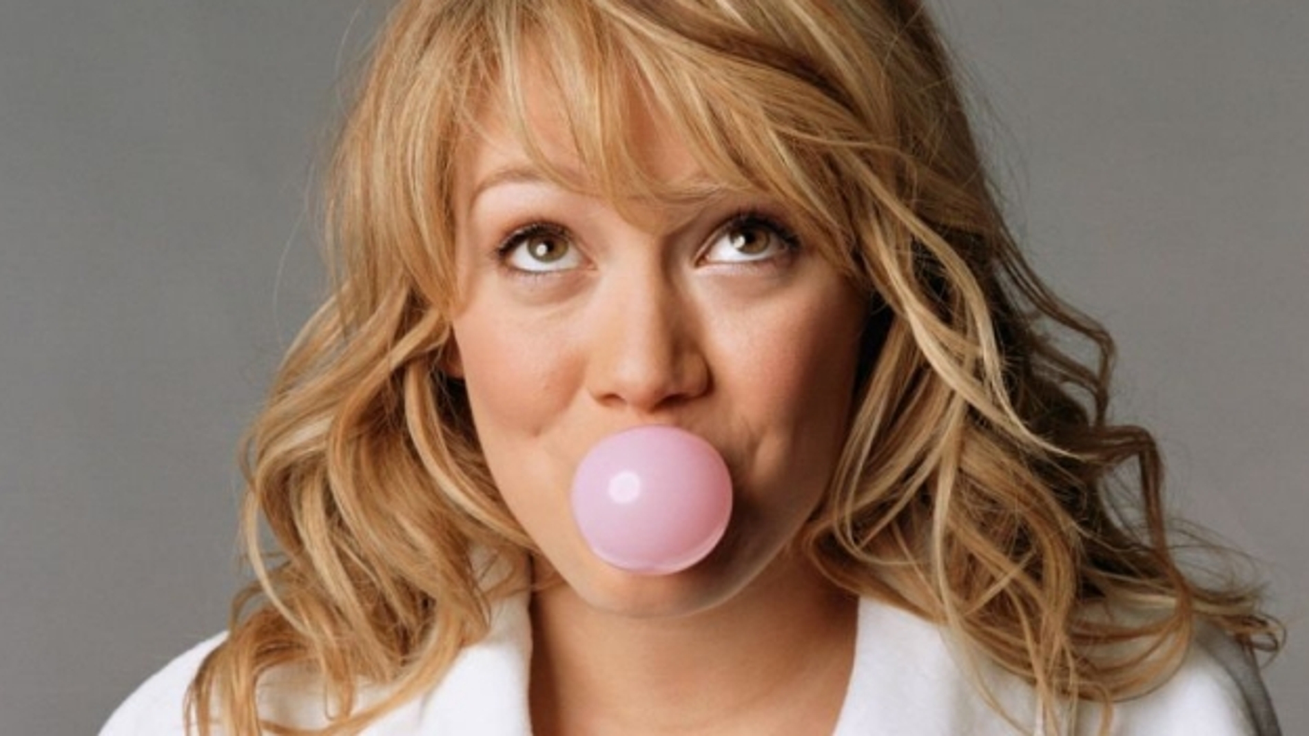 Mascar chicle sin azúcar podría ser tan beneficioso como usar el hilo dental