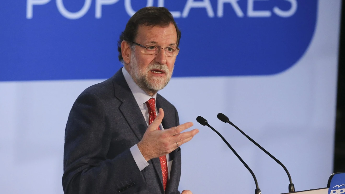 Rajoy defiende la "moderación frente a la radicalidad" y elude hablar sobre Podemos Rajoy defiende la "moderación frente a la radicalidad" y elude hablar sobre Podemos