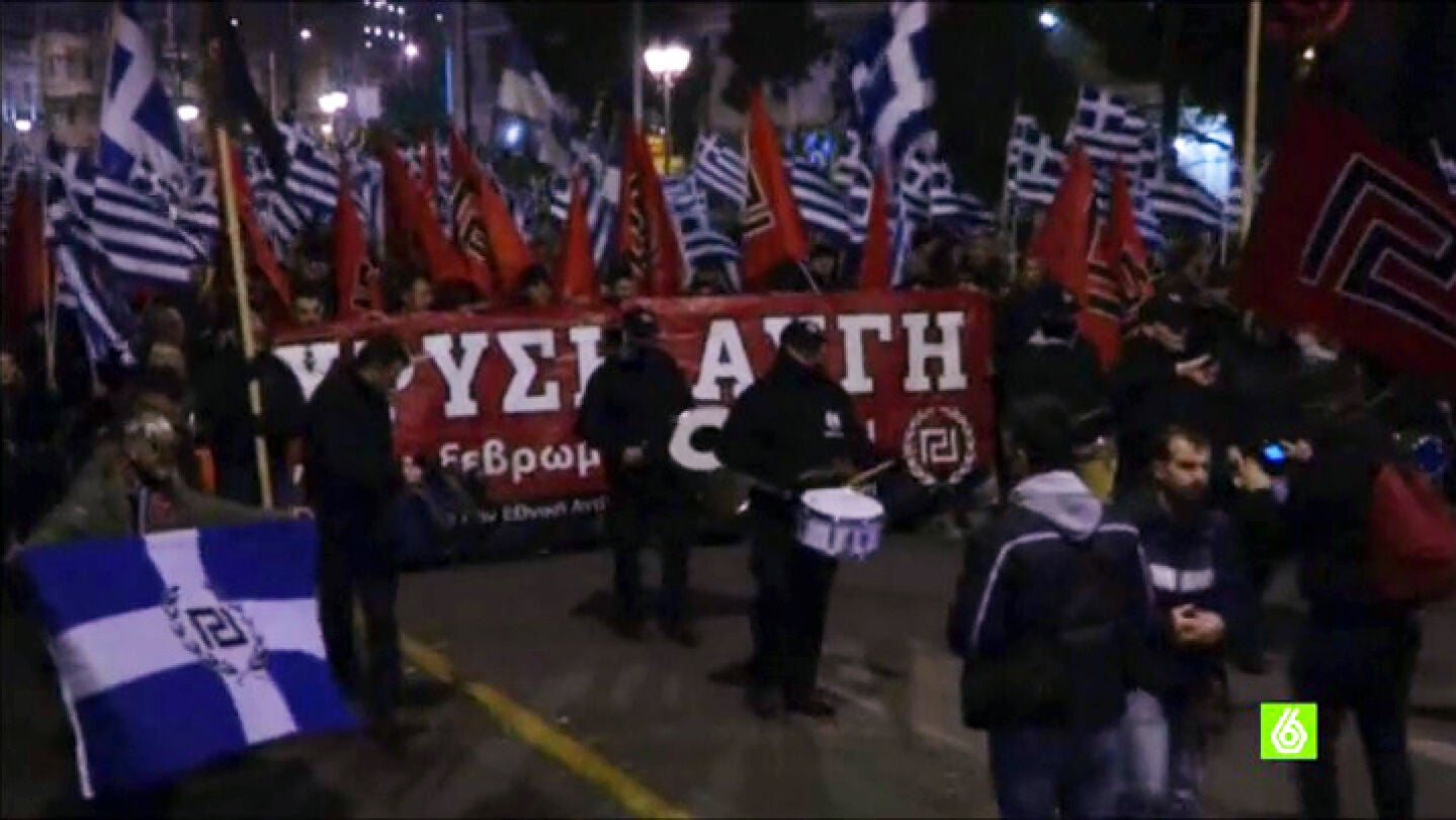 Amanecer Dorado demuestra su fuerza pol&iacute;tica en una manifestaci&oacute;n en las calles de Atenas