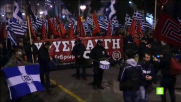 Amanecer Dorado demuestra su fuerza política en una manifestación en las calles de Atenas