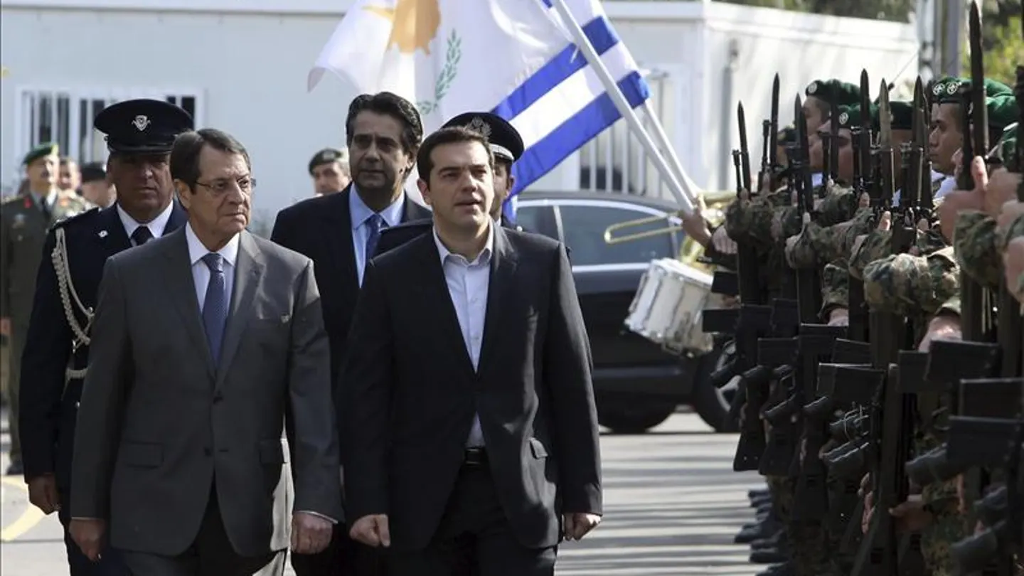 Tsipras con Nikos Anastasiadis, primer ministro de Chipre Tsipras con Nikos Anastasiadis, primer ministro de Chipre