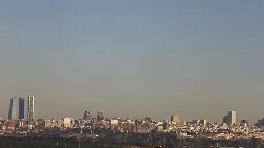 Madrid limitará el tráfico y el aparcamiento cuando se dispare la contaminación Madrid limitará el tráfico y el aparcamiento cuando se dispare la contaminación