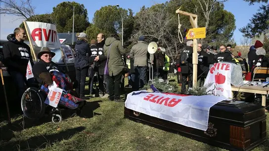 Los afectados por la Talidomida exigen justicia ante La Moncloa Los afectados por la Talidomida exigen justicia ante La Moncloa