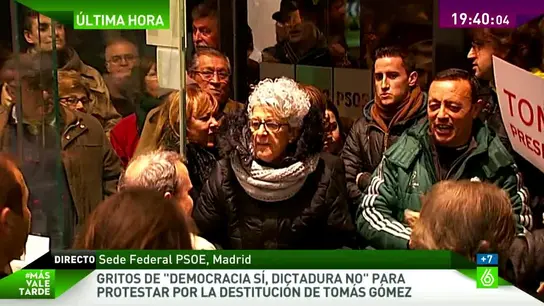 Militantes del PSOE en Ferraz Militantes del PSOE en Ferraz