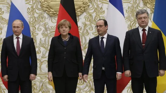Vladimir Putin, Angela Merkel, Francois Hollande y Petro Poroshenko durante la cumbre de Minsk. Vladimir Putin, Angela Merkel, Francois Hollande y Petro Poroshenko durante la cumbre de Minsk.