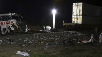 Al menos 20 muertos en México tras una colisión entre un autobús y un tren