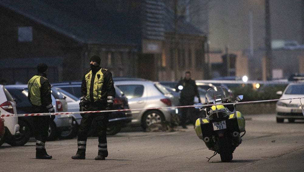 La Policía danesa considera de atentado terrorista el tiroteo en Copenhague