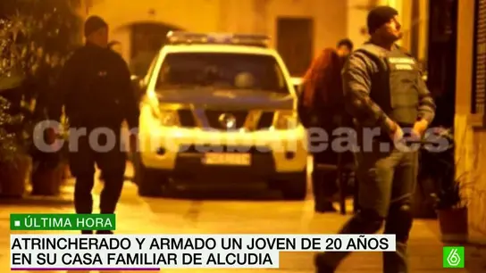 Un joven atrincherado en Alcudia, Mallorca Un joven atrincherado en Alcudia, Mallorca