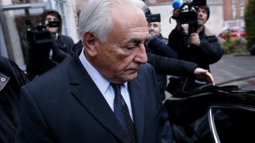 Dominique Strauss Kahn a la salida de los juzgados